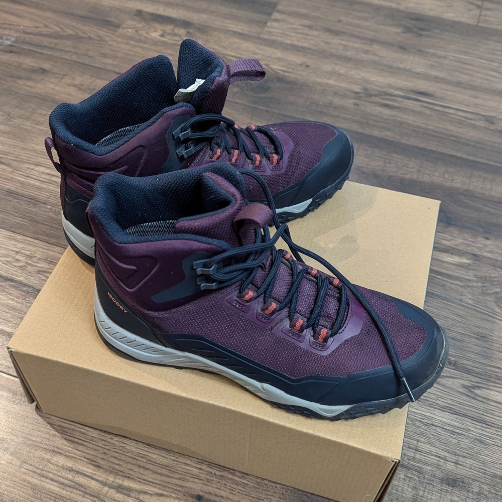 Stylish Women's Hiking Boots - Purple and Navy